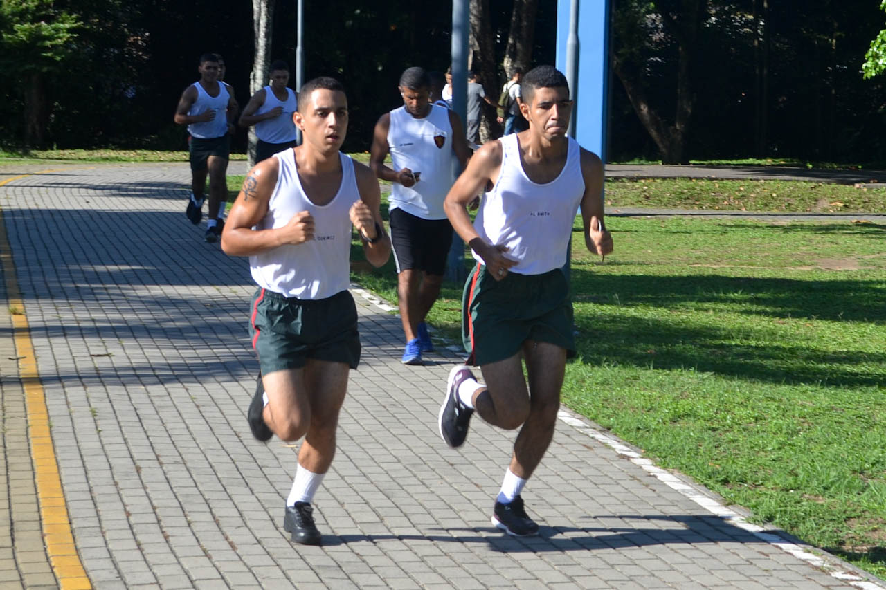 Alunos Realizam A Avalia O Formativa De Treinamento F Sico Militar