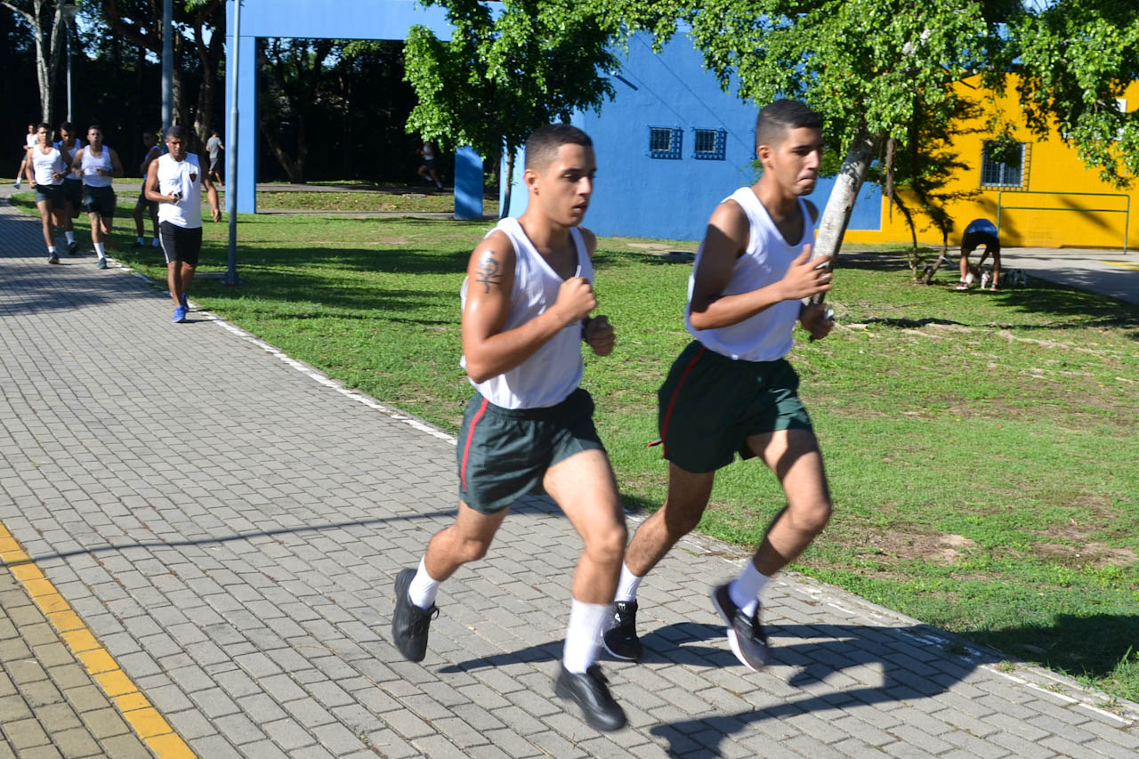 Alunos Realizam A Avalia O Formativa De Treinamento F Sico Militar