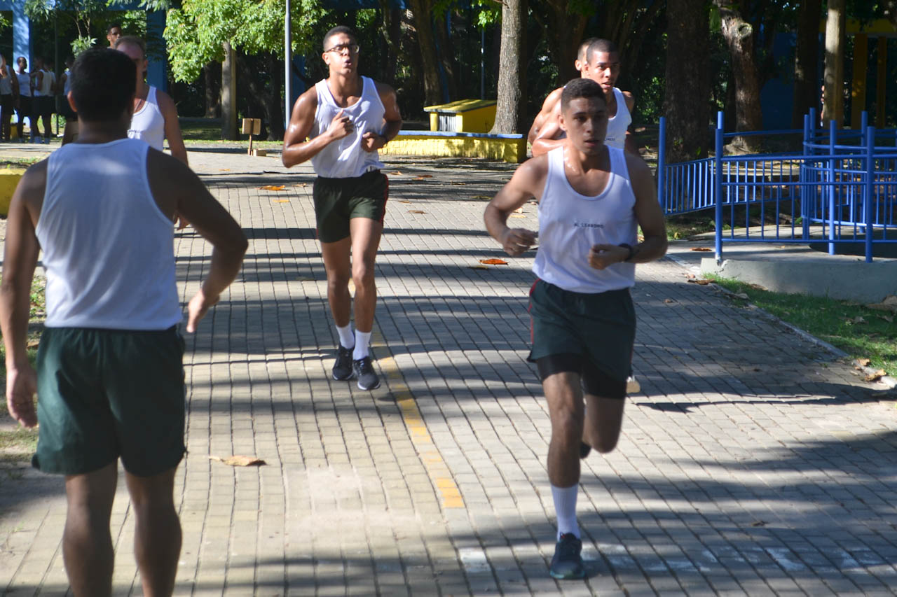 Alunos Realizam A Avalia O Formativa De Treinamento F Sico Militar