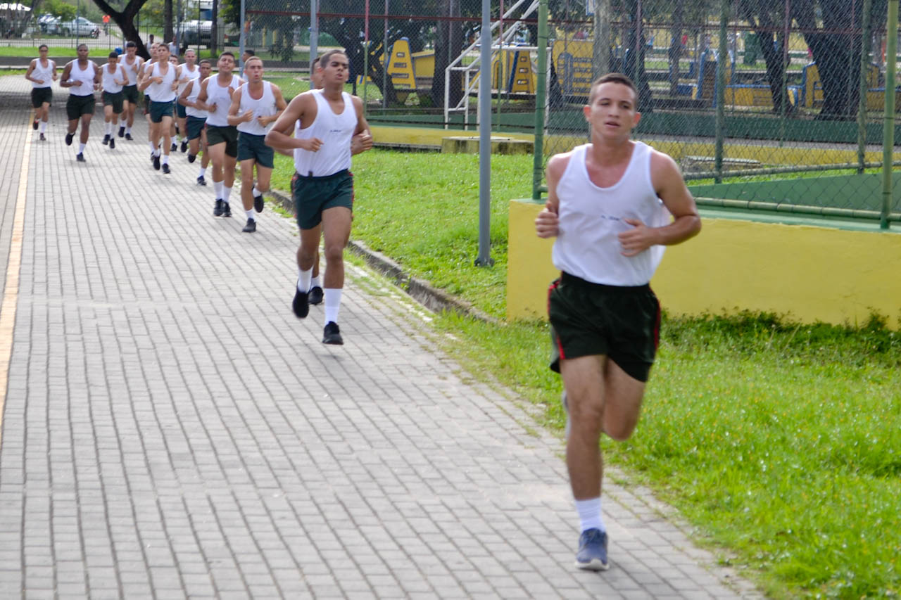 Alunos Realizam A Avalia O Formativa De Treinamento F Sico Militar